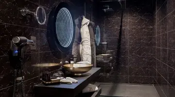H Hotel