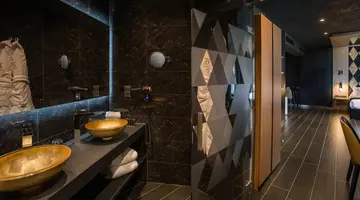 H Hotel
