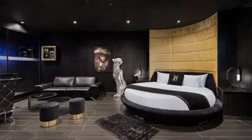 H Hotel