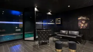 H Hotel