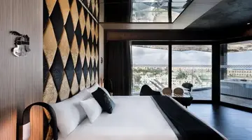 H Hotel