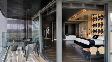 H Hotel