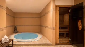 H.TOP AMAIKA (ADULTS ONLY 16+)