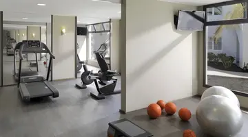 H10 White Suites