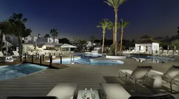 H10 White Suites