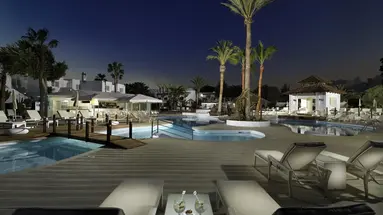 H10 White Suites