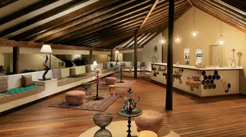H10 White Suites