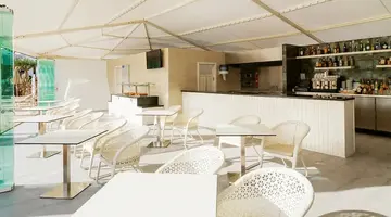 H10 White Suites
