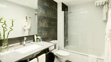 H10 White Suites