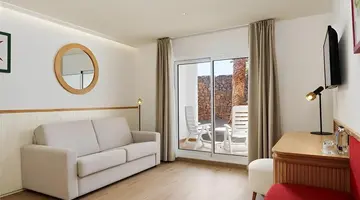 H10 White Suites