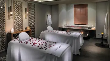 H10 White Suites