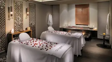 H10 White Suites