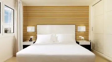 H10 White Suites