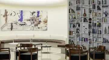 H10 WHITE SUITES