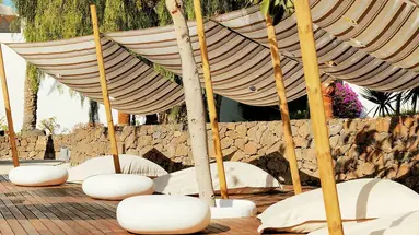 H10 White Suites
