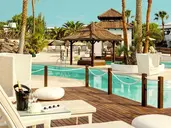 H10 White Suites