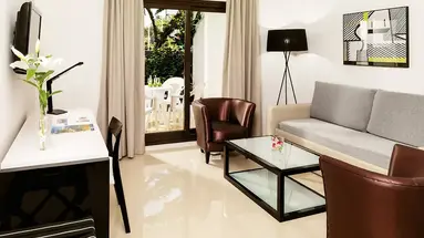 H10 White Suites