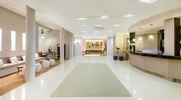 H10 White Suites