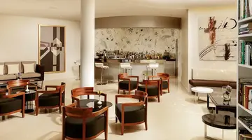 H10 White Suites
