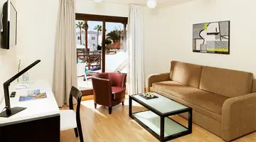 H10 White Suites