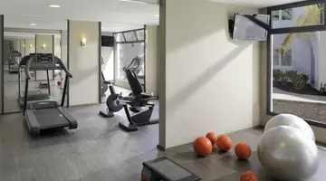 H10 White Suites