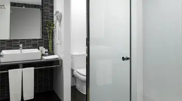 H10 White Suites
