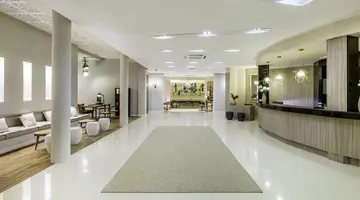 H10 White Suites