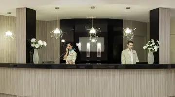 H10 White Suites