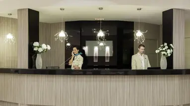 H10 White Suites