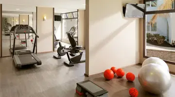 H10 White Suites