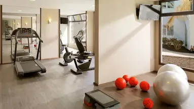H10 White Suites