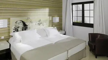 H10 White Suites