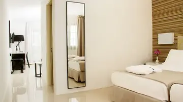 H10 White Suites