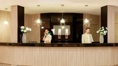 H10 White Suites