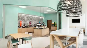 Hampton Inn & Suites Santa Monica