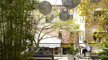 Harbour Rocks Hotel