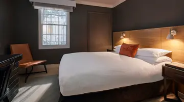 Harbour Rocks Hotel