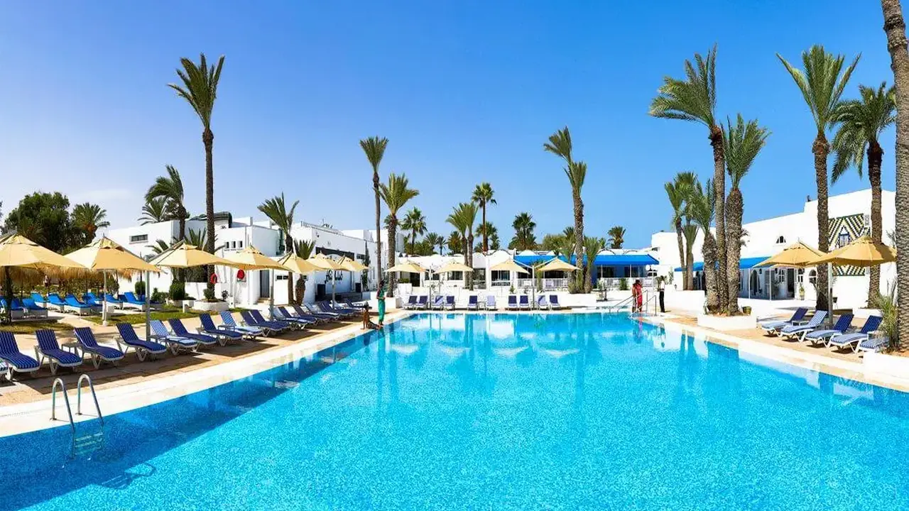 Hari Club Beach Resort