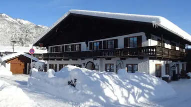 Haus Huis�n