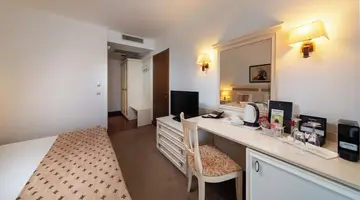 Helena Sands Hotel