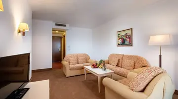 HELENA SANDS