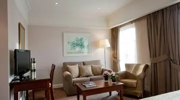 Hera Hotel