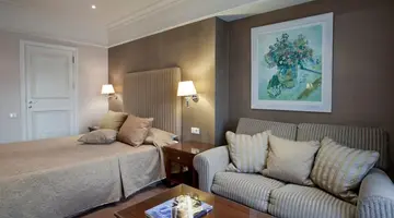 Hera Hotel
