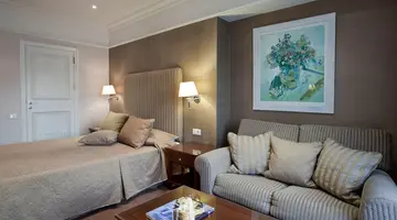 Hera Hotel