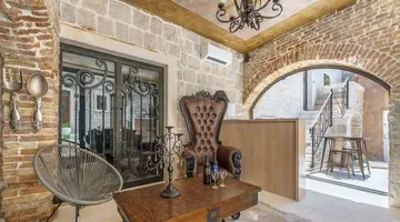 Heritage Palace Varos