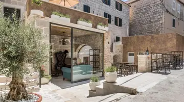 Heritage Palace Varos