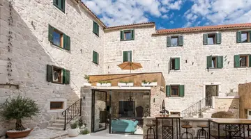 Heritage Palace Varos