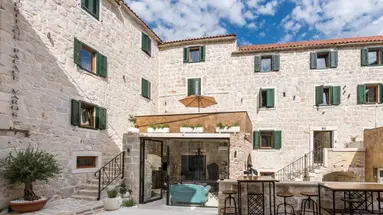 Heritage Palace Varos
