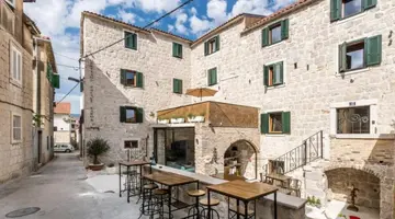 Heritage Palace Varos