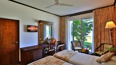 Hibiscus Beach Hotel & Villas
